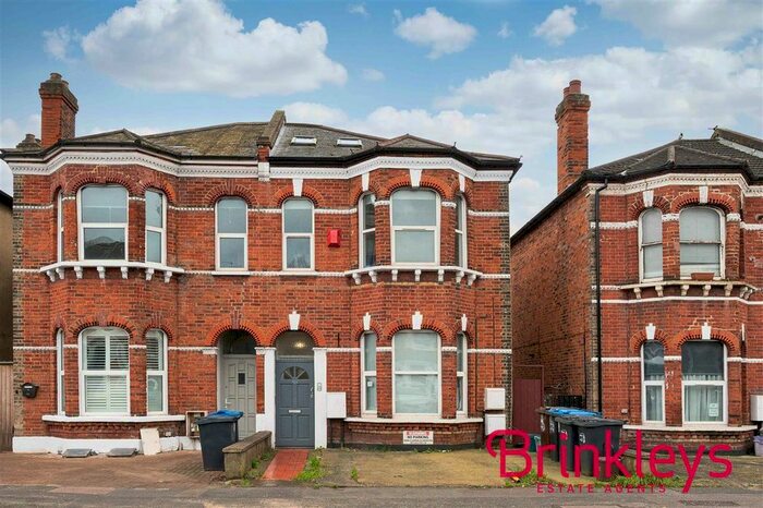 3 Bedroom Flat To Rent In Alexandra Road, London, SW19