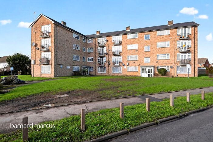 1 Bedroom Flat For Sale In Clare Road, Staines-Upon-Thames, TW19