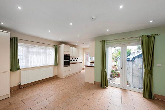 3 Bedroom Semi-Detached House For Sale In Bow Arrow Lane, Dartford, DA1