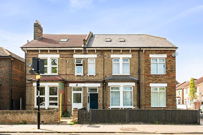 2 Bedroom Flat For Sale In Sydenham Road, Croydon, CR0