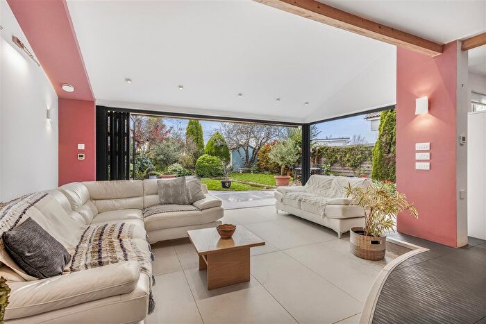 4 Bedroom Semi-detached House For Sale In Causeway End, Felsted, Dunmow, Essex, CM6