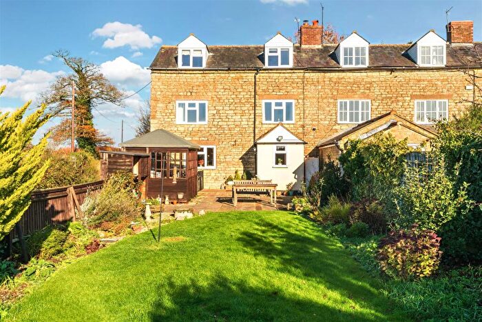 4 Bedroom Cottage For Sale In Wicken Road, Leckhampstead, MK18