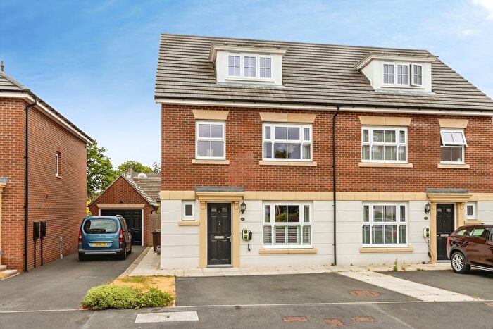 4 Bedroom Semi Detached House For Sale In Butler Way, Wakefield, West Yorkshire, WF1