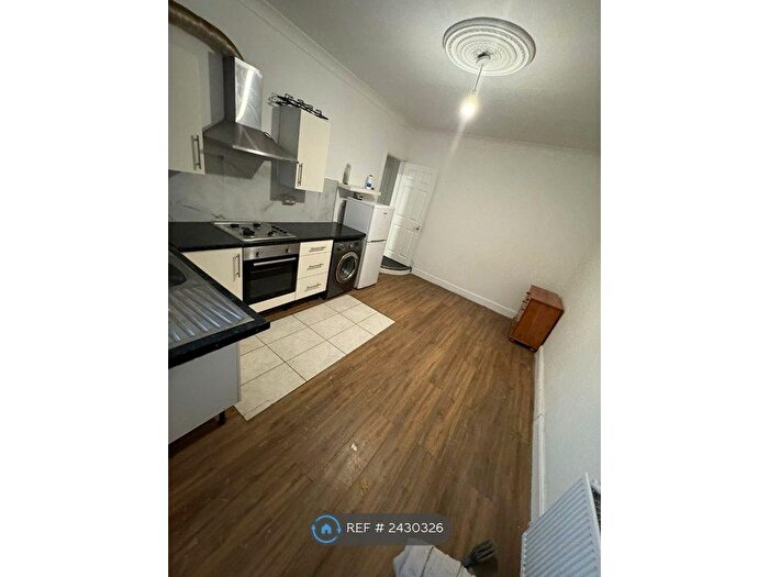 1 Bedroom Flat To Rent In Shaftesbury Avenue, Norwood Green, UB2