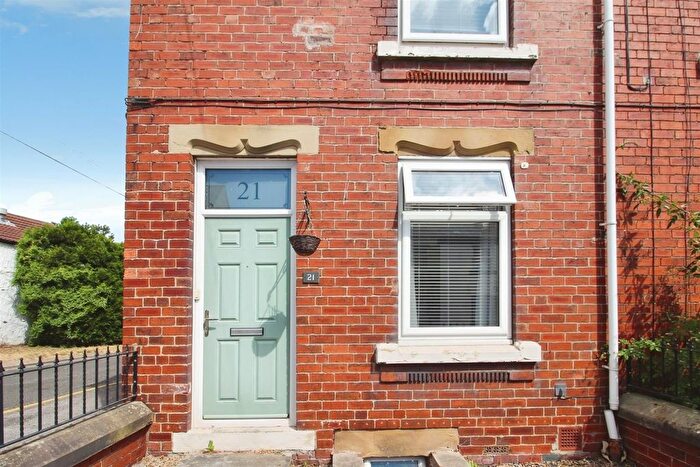 3 Bedroom End Of Terrace House To Rent In Low Street, Sherburn In Elmet, Leeds, LS25