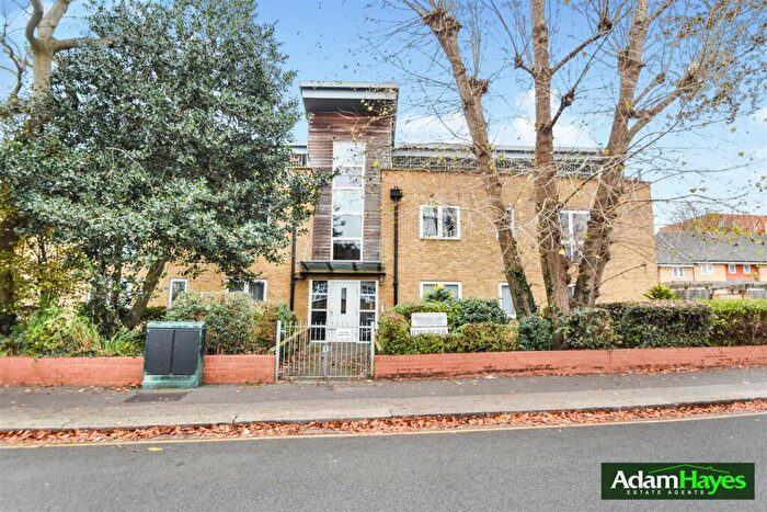 2 Bedroom Apartment To Rent In Holden Road, Woodside Park, N12