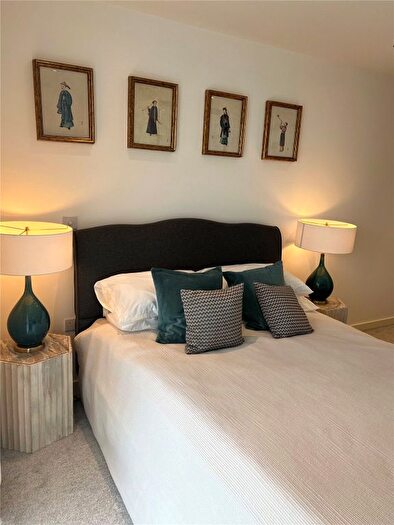 2 Bedroom Flat For Sale In Glenbrook Apartments, Hammersmith, W6