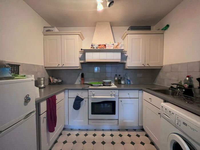 1 Bedroom Flat To Rent In Richmond Court, CF24