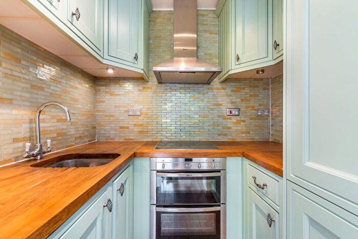 1 Bedroom Flat To Rent In Queens Gardens, Bayswater, London, W2