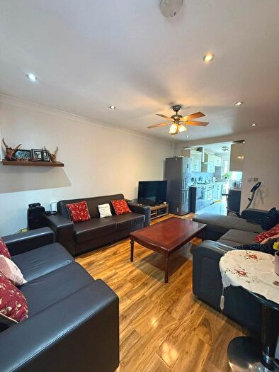 4 Bedroom Terraced House For Sale In Central Avenue, Hayes, UB3