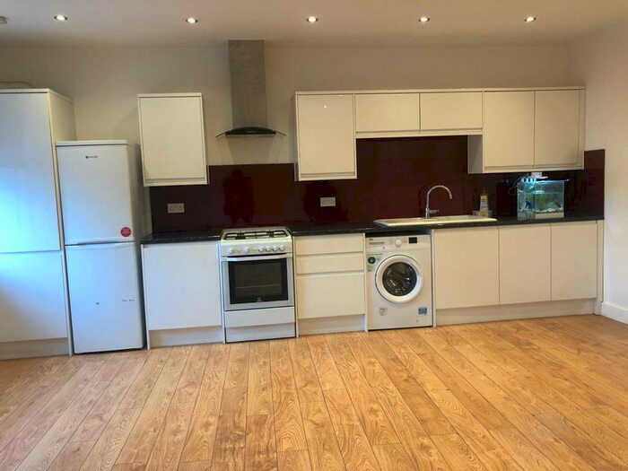 1 Bedroom Flat To Rent In Chase Cross Road, Romford, Essex, RM5