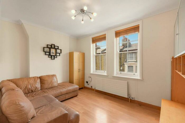 1 Bedroom Flat To Rent In Hayles Buildings, Elephant And Castle, London, SE11