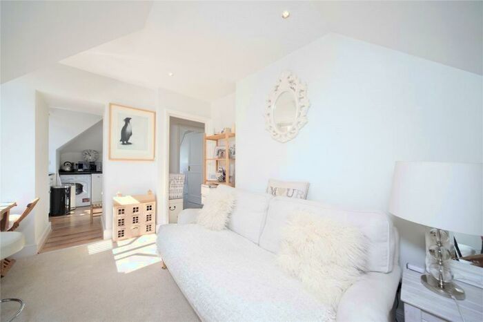 1 Bedroom Flat To Rent In Wexford Lodge, Nightingale Lane, Wandsworth Common, London, SW12