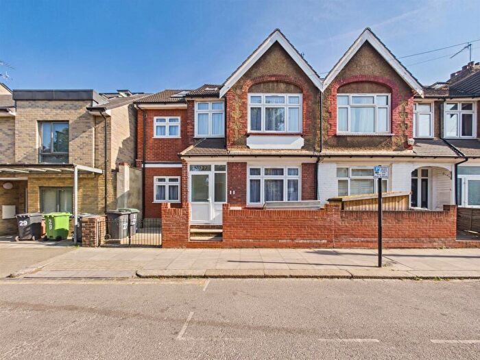 3 Bedroom Flat To Rent In Harold Road, London, N15