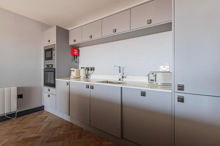 2 Bedroom Apartment For Sale In The Moorwell, Windsor Road, Penarth, CF64