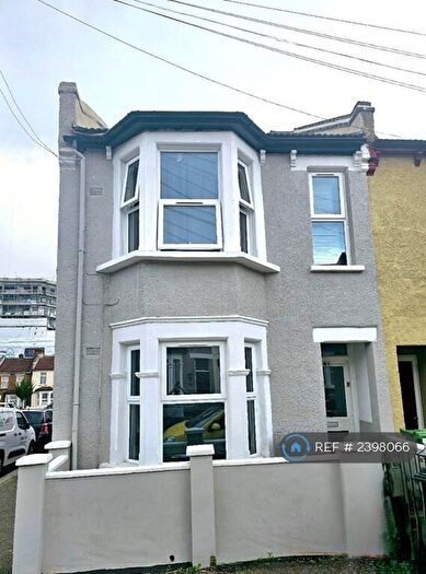 5 Bedroom End Of Terrace House To Rent In Parkstone Road, London, E17