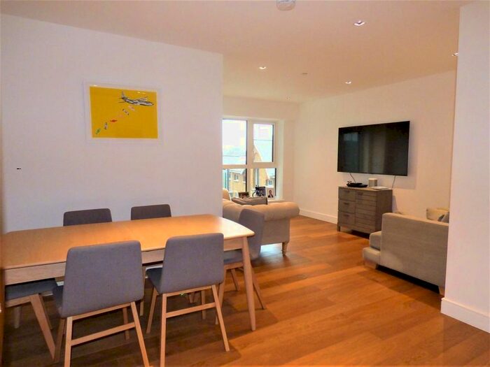 2 Bedroom Flat To Rent In Skyline House, Dickens Yard, Longfield Avenue, W5