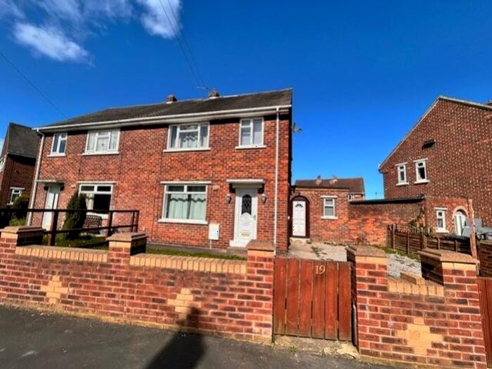 3 Bedroom Semi-Detached House To Rent In Sheriffs Moor Avenue, Easington Lane, DH5