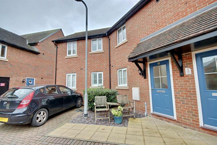 2 Bedroom Flat For Sale In Mouliere Court, Denmead, PO7