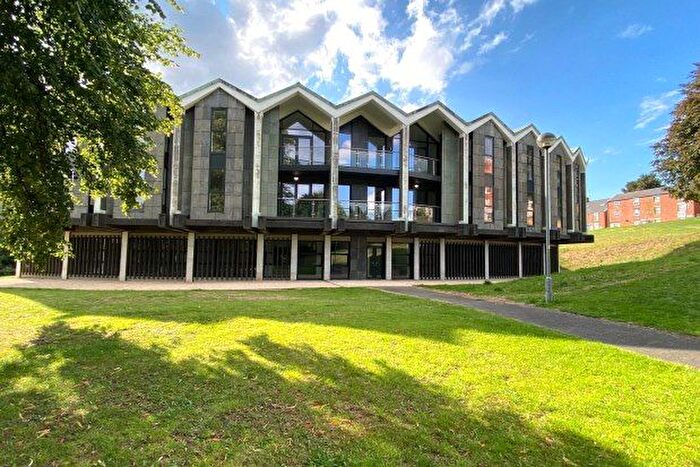 2 Bedroom Flat To Rent In Knightsbridge Court, Chesterfield, S40