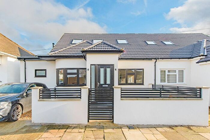 5 Bedroom Bungalow For Sale In Kinlock Drive, Kingsbury, London, NW9