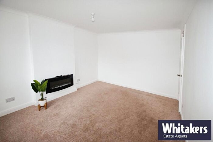 2 Bedroom Apartment To Rent In High Trees Mount, Sutton, HU8