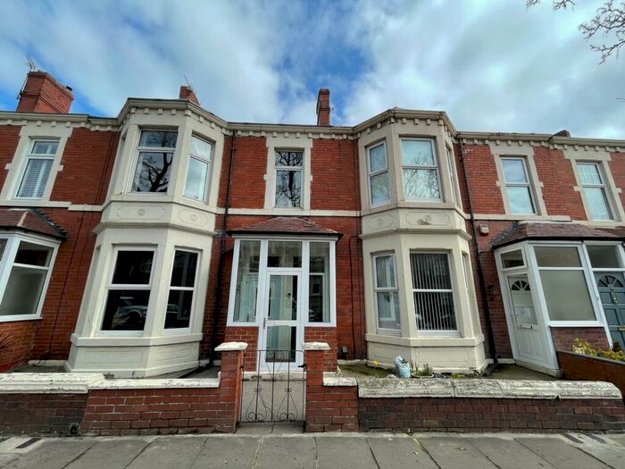 3 Bedroom Flat To Rent In Washington Terrace, North Shields, NE30