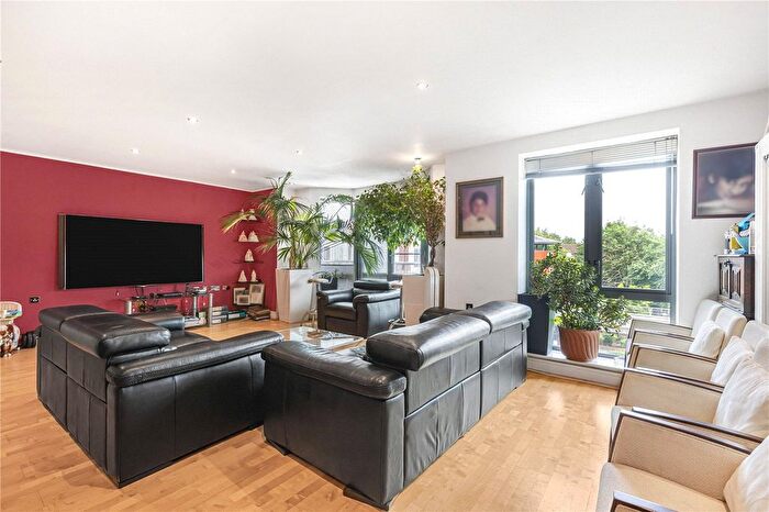 2 Bedroom Flat To Rent In High Street, London, W5