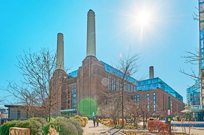 2 Bedroom Flat To Rent In Circus Road East, London, SW11