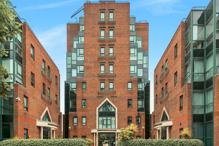 1 Bedroom Flat To Rent In Lanark Square, London, E14