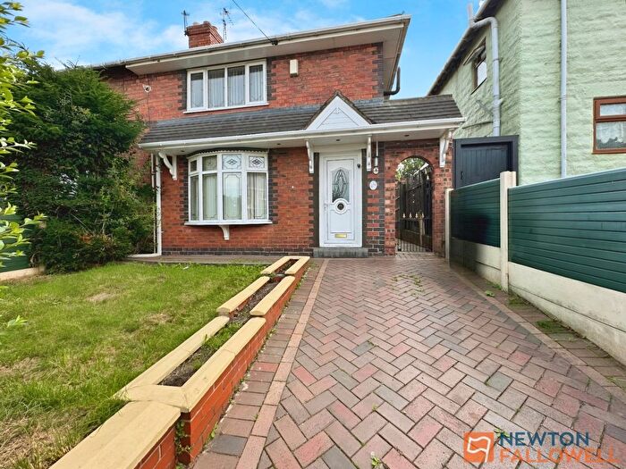 3 Bedroom Semi-Detached House To Rent In Guild Avenue, Blakenall Heath, WS3