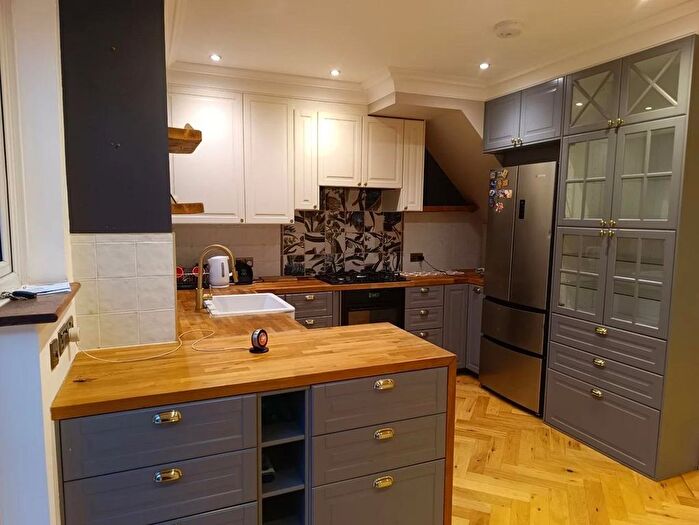 3 Bedroom Terraced House To Rent In Avenue Road, Romford, RM3