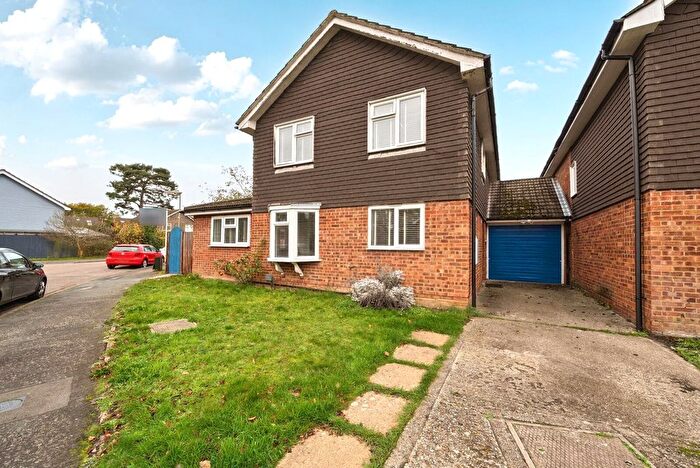 4 Bedroom Link Detached House To Rent In Snowdrop Way, West End, Woking, GU24