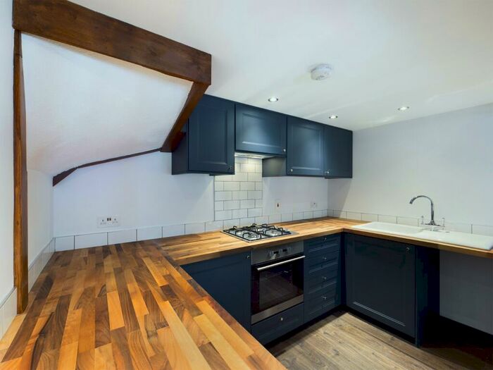 1 Bedroom Terraced House To Rent In Surrey, KT16