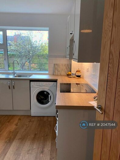 3 Bedroom Detached House To Rent In Shorefield Way, Lymington, SO41