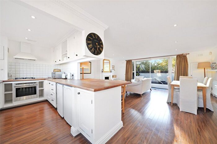 3 Bedroom Flat For Sale In St. Georges Square, London, SW1V