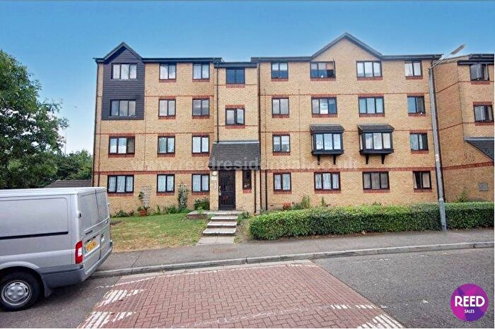 Studio To Rent In Chestnut Walk, Vange, SS16