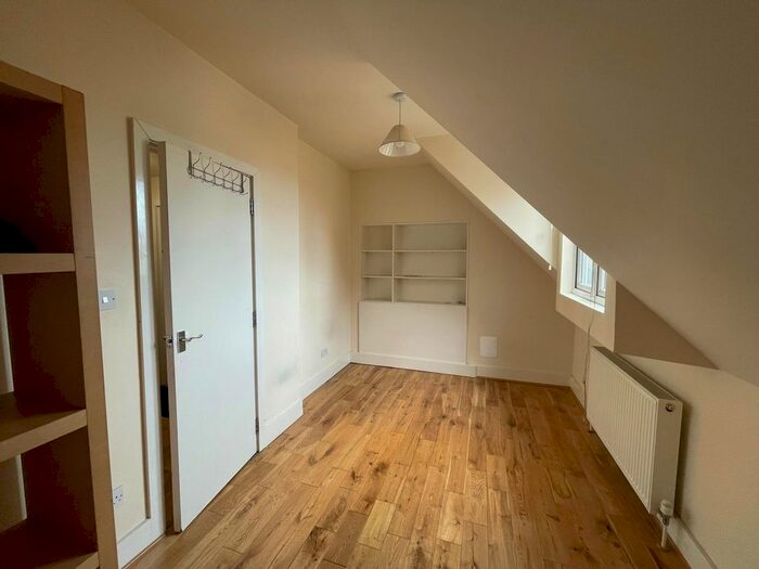 2 Bedroom Flat To Rent In Old Kent Road, London, SE1