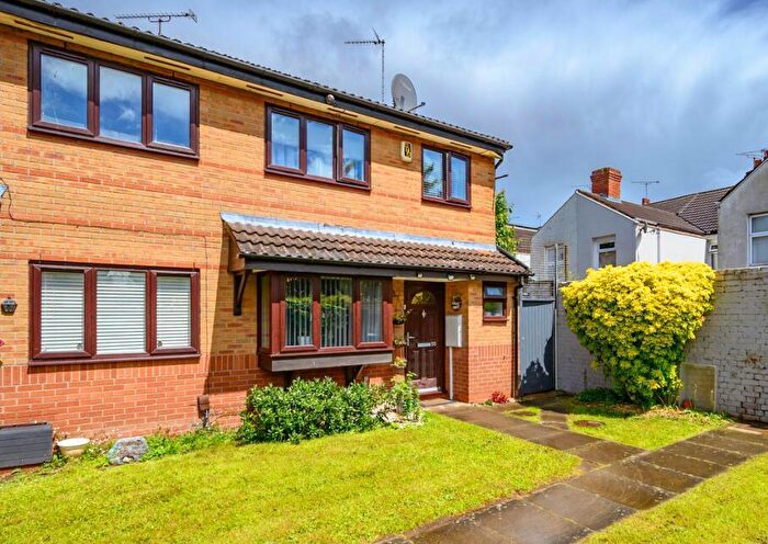 3 Bedroom Semi Detached House To Rent In Bretts Close, Coventry, West Midlands, CV1