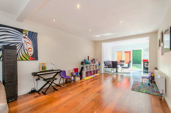 3 Bedroom Semi-Detached House To Rent In George V Avenue, Pinner, HA5