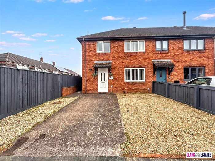 3 Bedroom End Terrace House For Sale In Powderham Close, Topsham, EX3