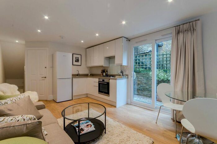 2 Bedroom Flat To Rent In Wandsworth Bridge Road, Fulham, London, SW6