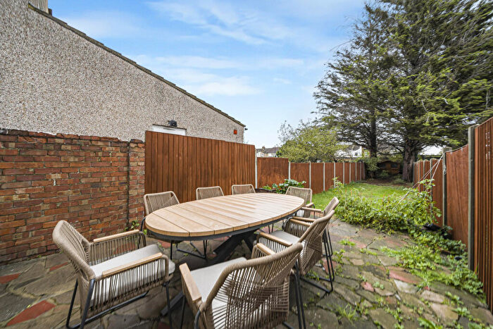 3 Bedroom Terraced House For Sale In St. Vincents Road, Dartford, DA1