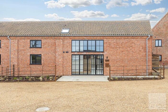 3 Bedroom Barn Conversion To Rent In Sco Ruston Road, Tunstead, NR12