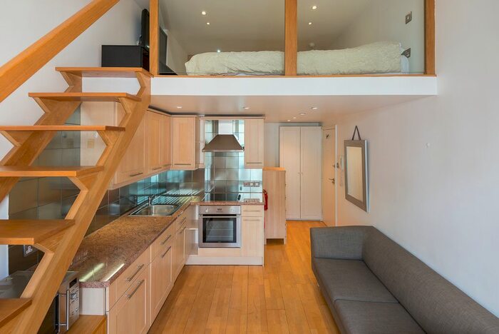 Studio To Rent In St Stephens Gardens, Bayswater, W2