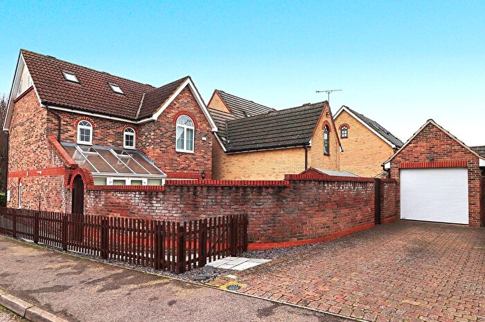 5 Bedroom Detached House For Sale In Lomond Way, Great Ashby, Stevenage, Herts, SG1