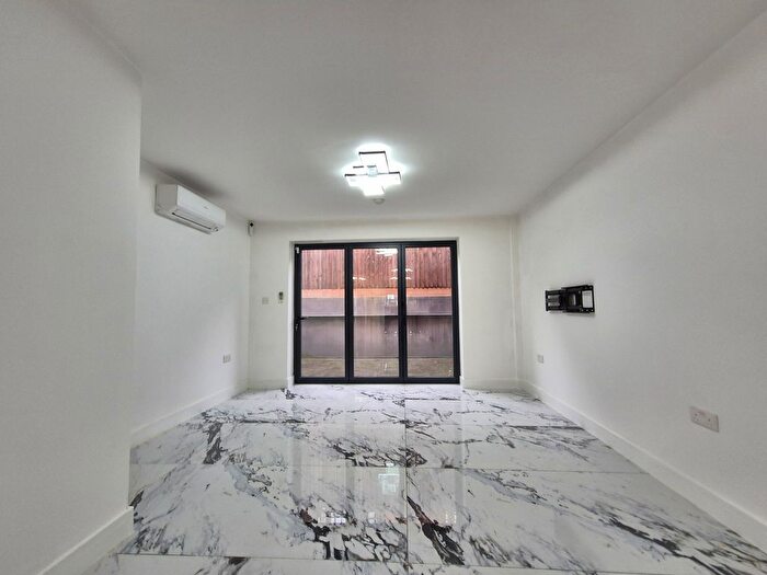 2 Bedroom Detached House To Rent In Mill Lane, London, NW6