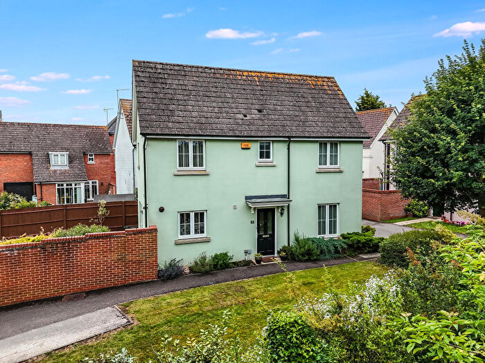 3 Bedroom Detached House For Sale In Lambourne Chase, Great Baddow, Chelmsford, CM2