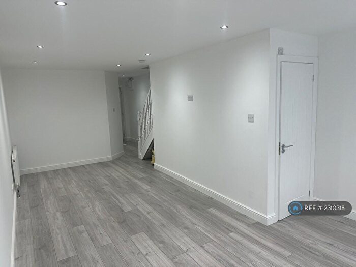 2 Bedroom Detached House To Rent In Rosemont Avenue, London, N12