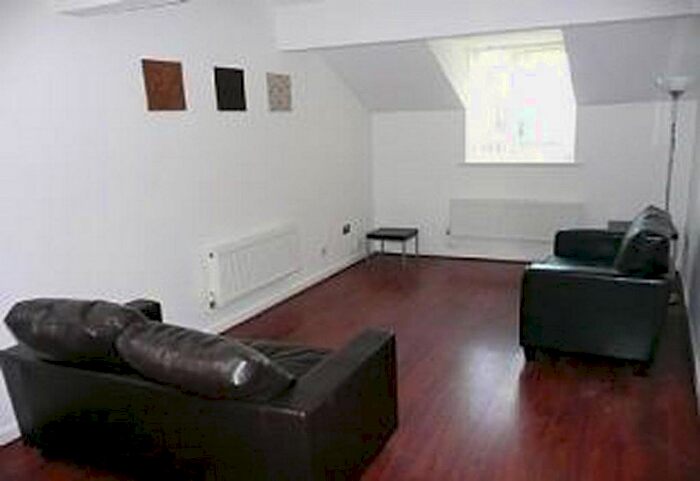 2 Bedroom Flat To Rent In Wilmslow Road, Withington, Manchester, M20